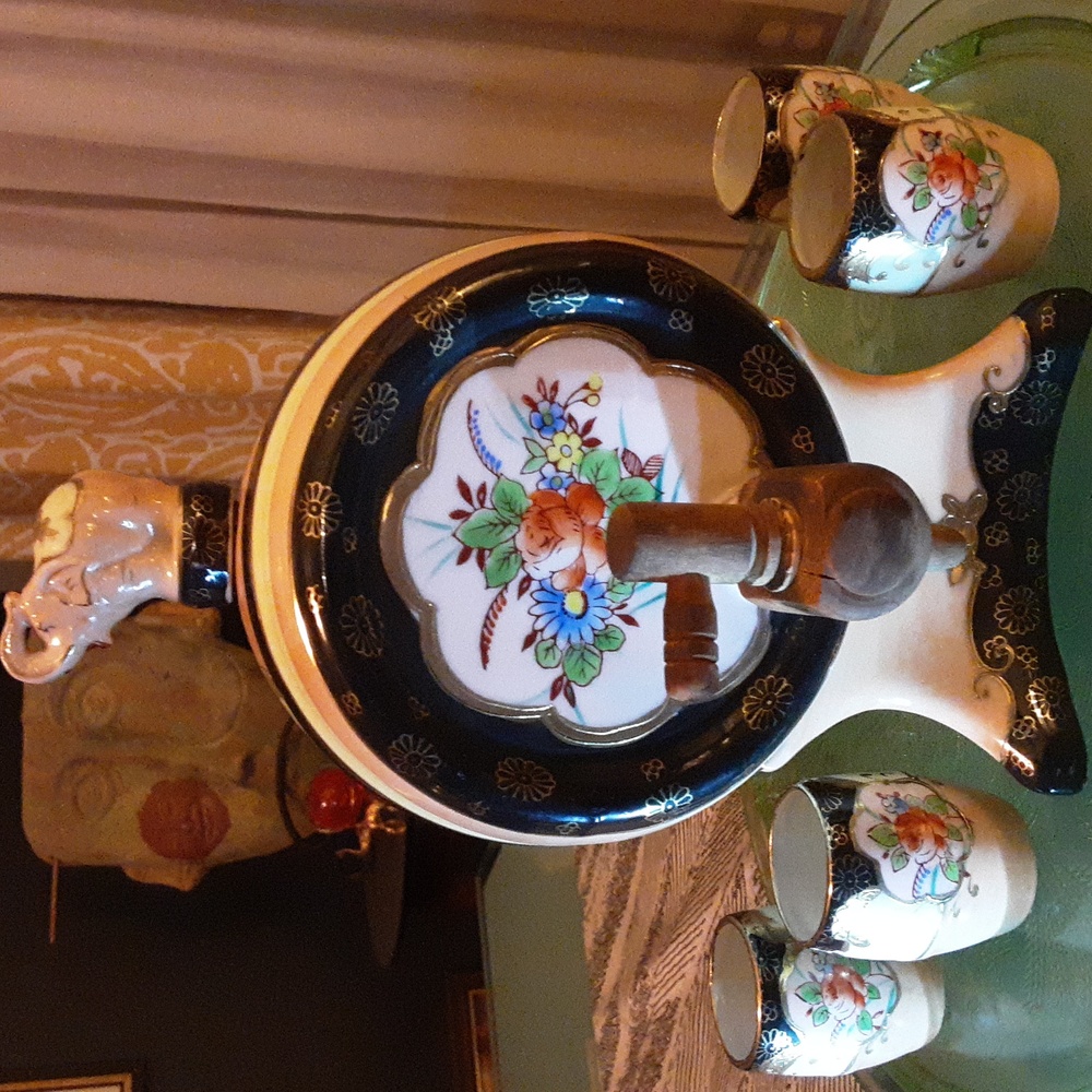 1920s Japan Moriyama Porcelain Elephant Sake Decanter Set